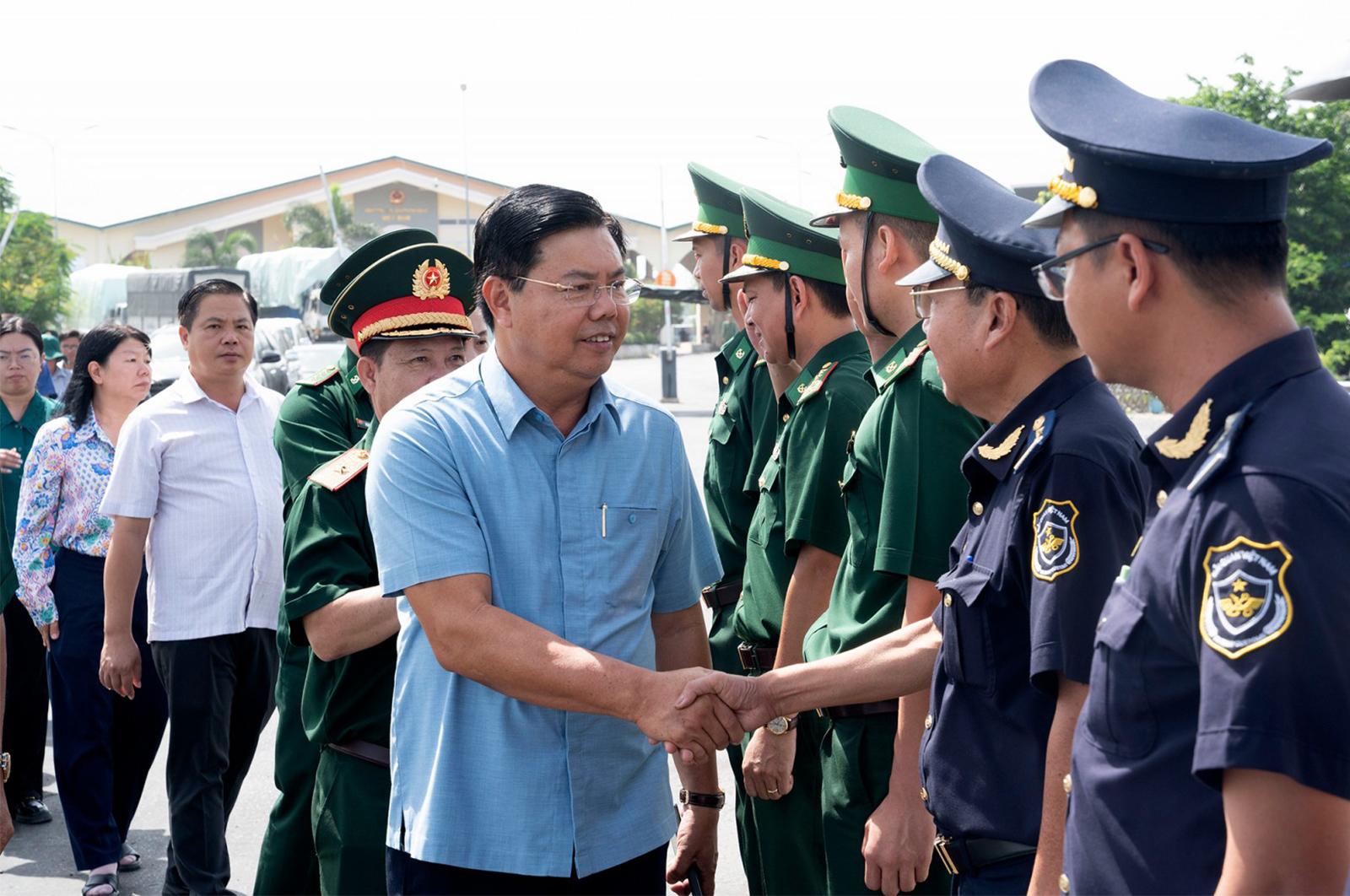 Bí thư Tỉnh ủy An Giang Nguyễn Tiến Hải khảo sát tuyến biên giới hai xã Vĩnh Gia, Ba Chúc và phường Tịnh Biên