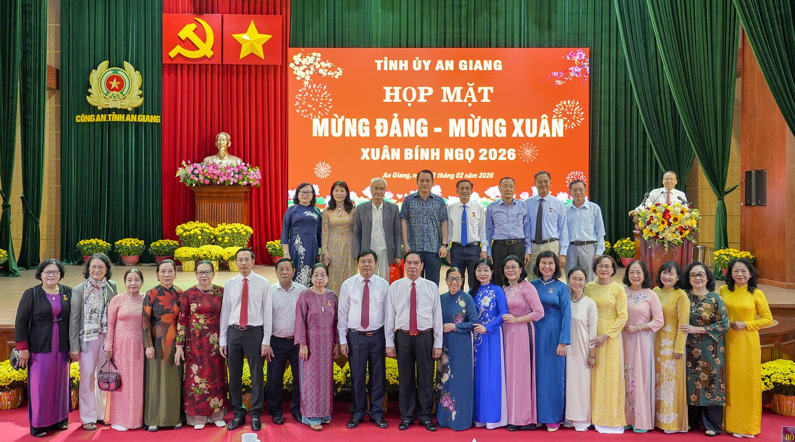 Tỉnh ủy An Giang họp mặt Ban Chấp hành Đảng bộ tỉnh các khóa