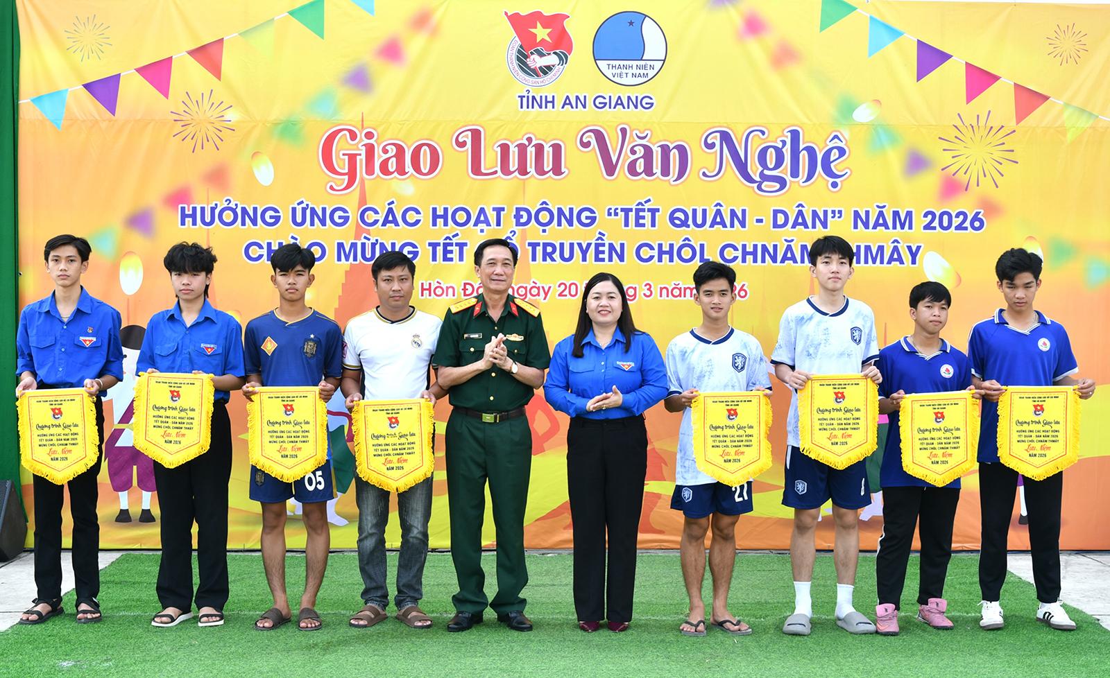 Sôi nổi Hội thao và Chương trình giao lưu văn nghệ hưởng ứng các hoạt động Tết Quân - Dân năm 2026 tại Hòn Đất