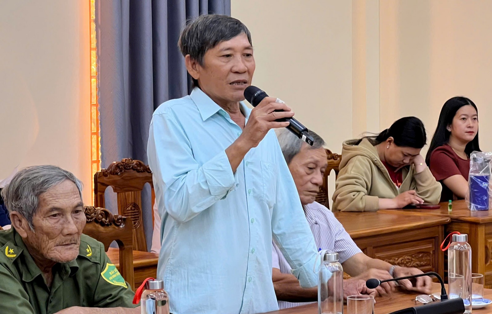 Cử tri Lưu Văn Sáu, phường Long Xuyên đóng góp ý kiến