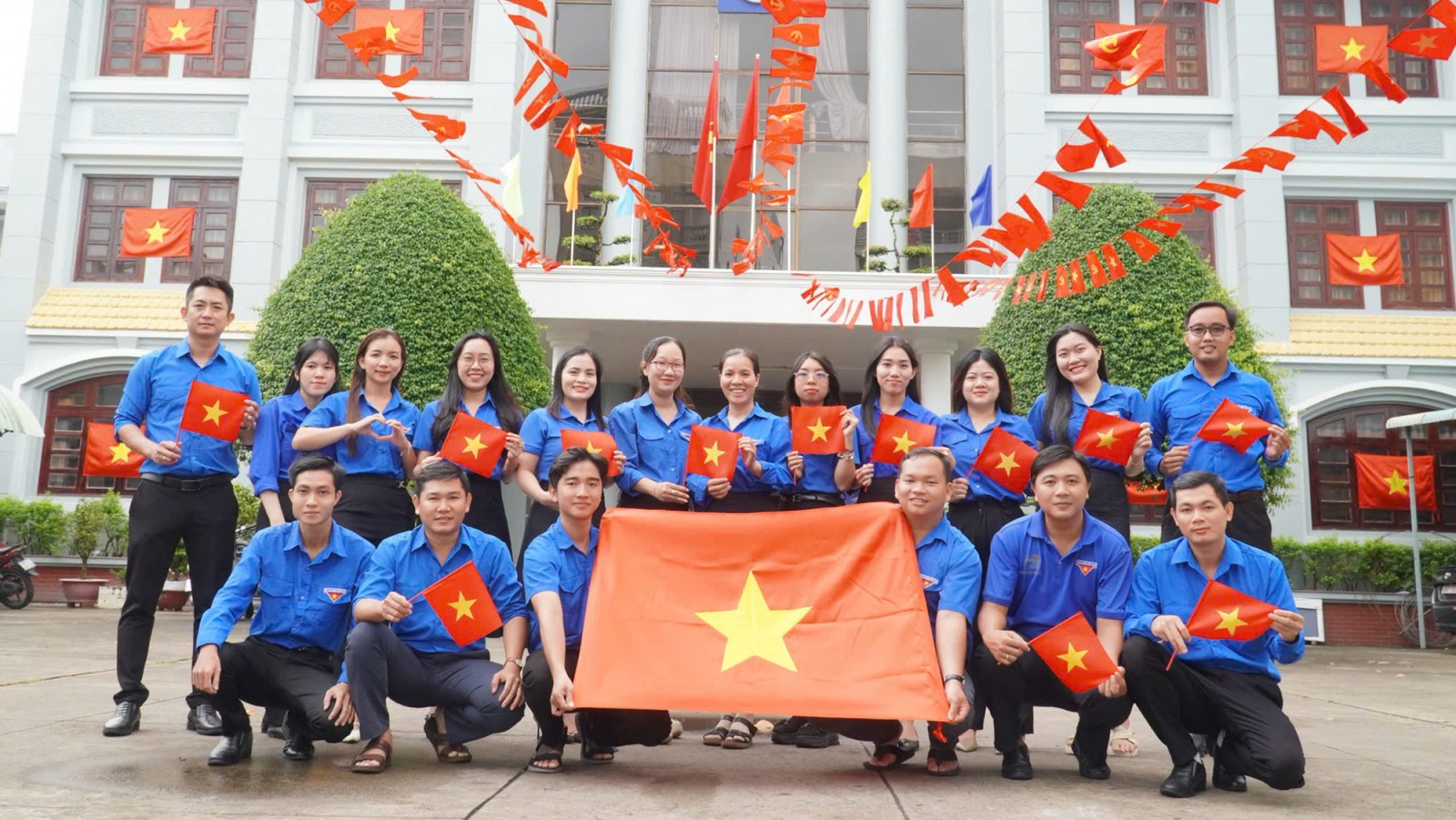 Tuổi trẻ An Giang thực hiện công trình thanh niên “Đường cờ Tổ quốc”