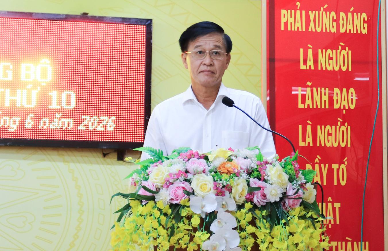 Hội nghị Ban Chấp hành Đảng bộ phường Mỹ Thới (mở rộng) lần thứ 10 Tỉnh ủy viên, Bí thư Đảng ủy, Chủ tịch HĐND phường Mỹ Thới Trần Minh Nhựt phát biểu kết luận hội nghị