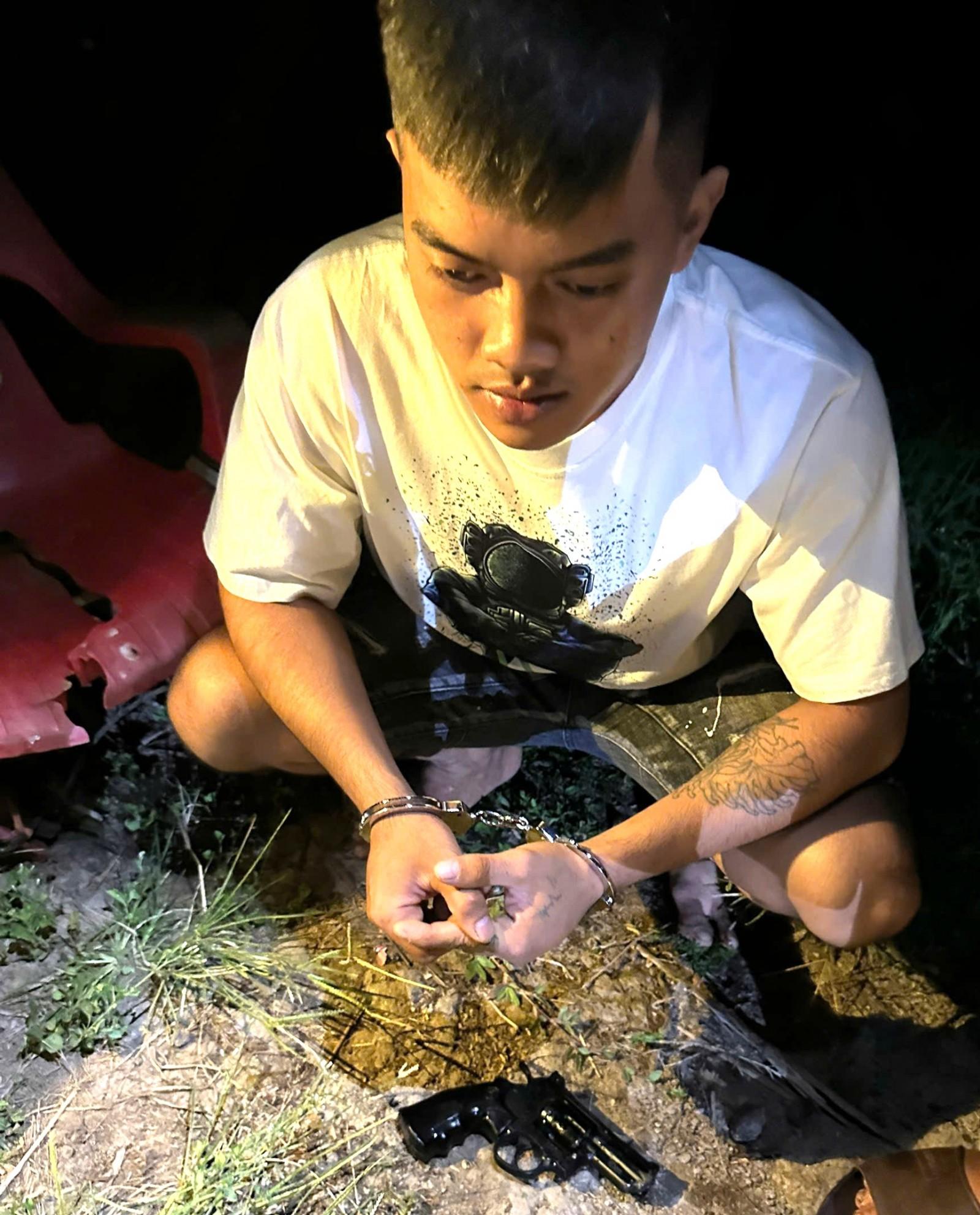 Khởi tố đối tượng tàng trữ trái phép vũ khí quân dụng