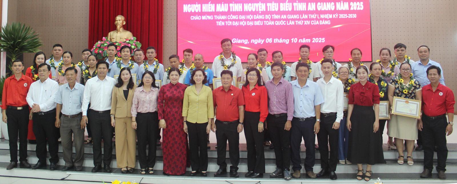 An Giang tôn vinh người hiến máu tiêu biểu năm 2025