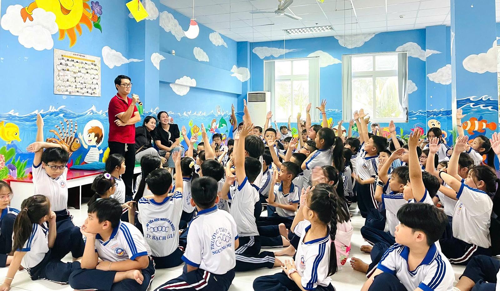 Gieo mầm tình yêu sách