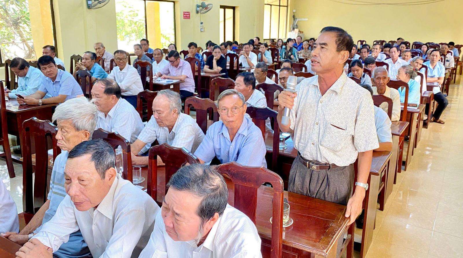 Đại biểu HĐND hai cấp tiếp xúc cử tri xã Tri Tôn