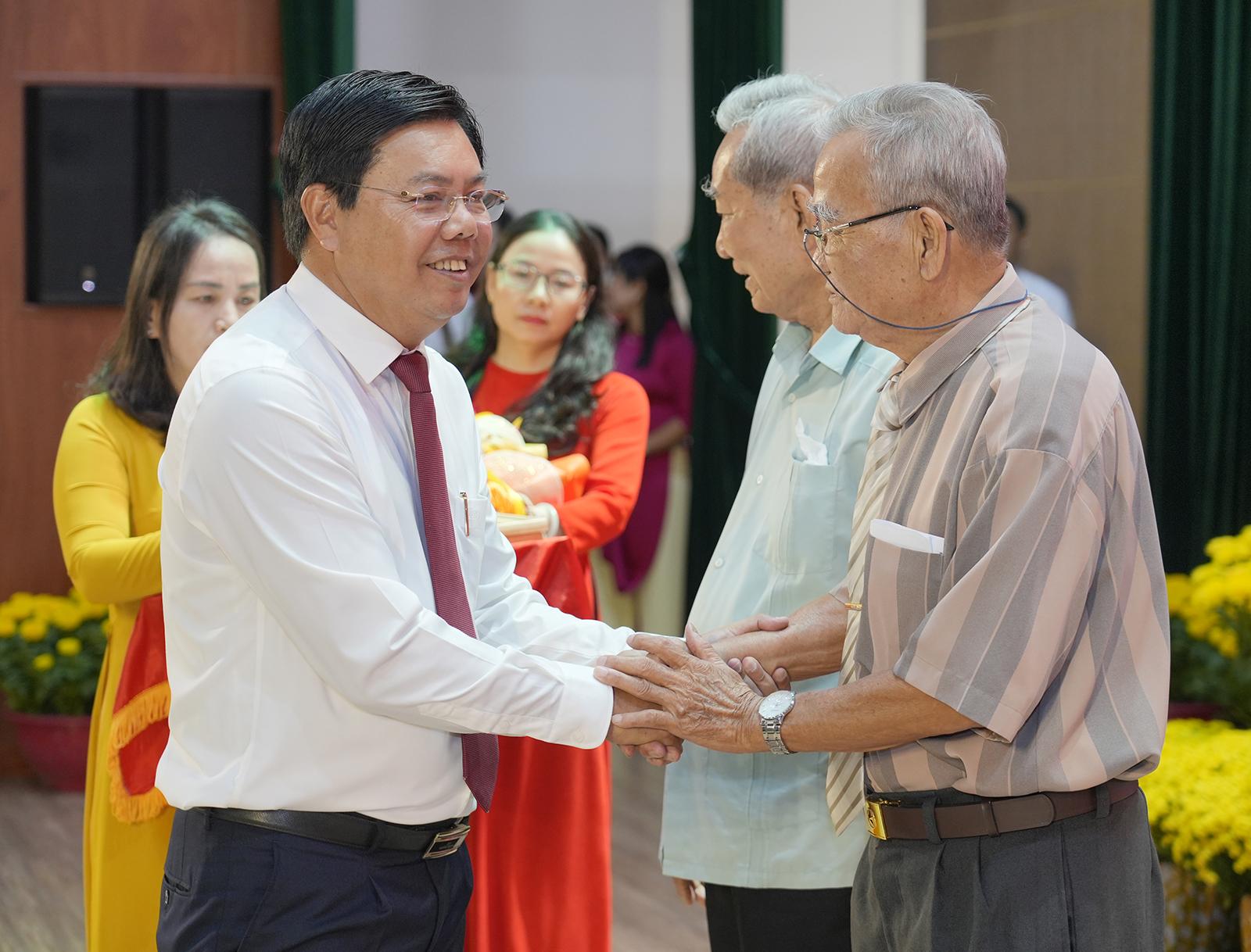 Tỉnh ủy An Giang họp mặt Ban Chấp hành Đảng bộ tỉnh các khóa