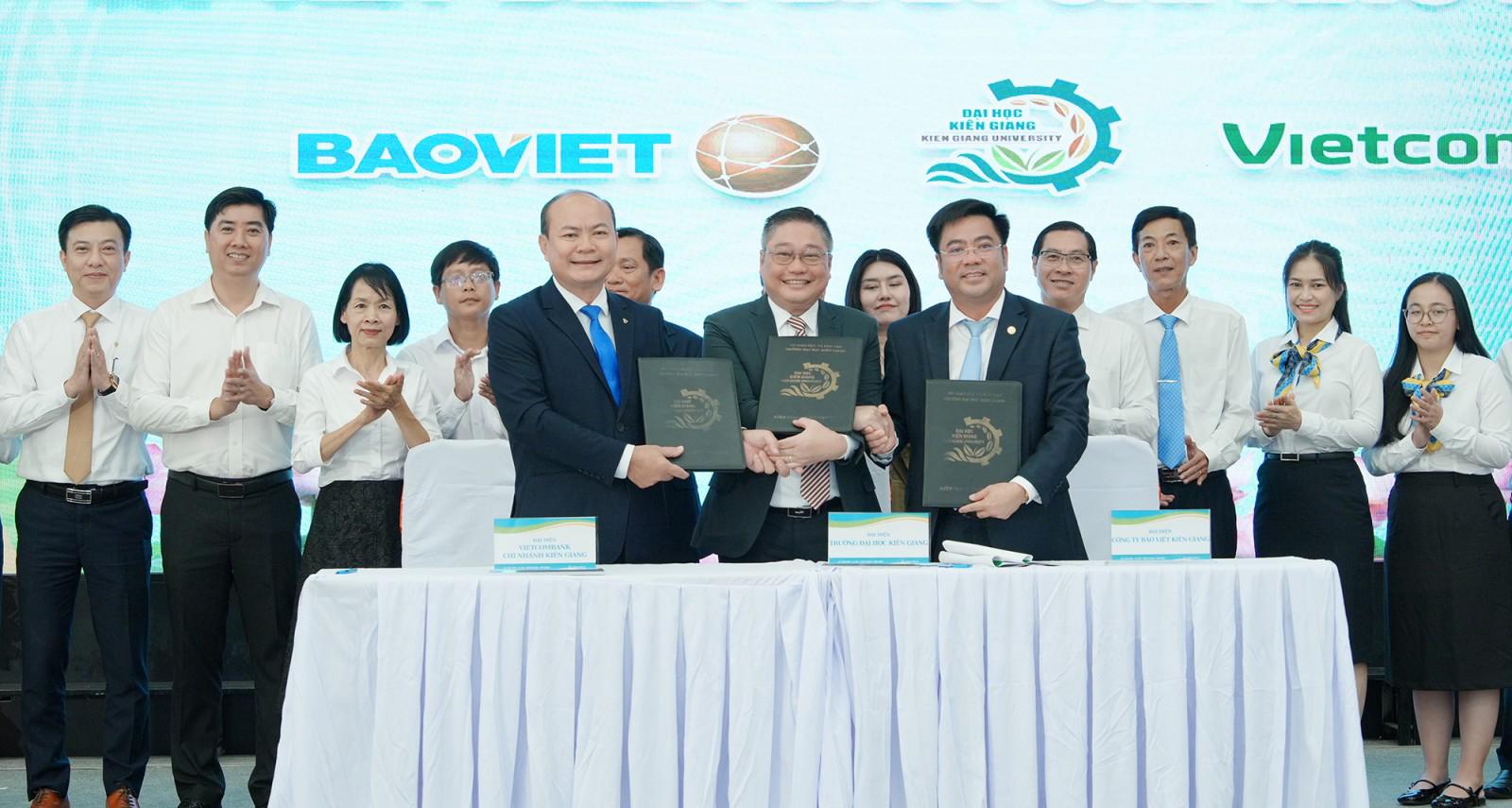 Trường Đại học Kiên Giang công bố quyết định bổ nhiệm Hiệu trưởng, Phó Hiệu trưởng