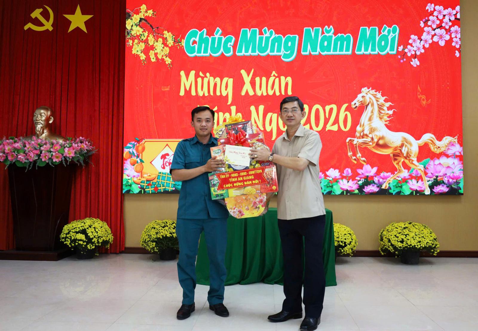 Viện trưởng Viện Kiểm sát nhân dân tỉnh An Giang Nguyễn Ngọc Phúc chúc tết tại xã Hòa Điền