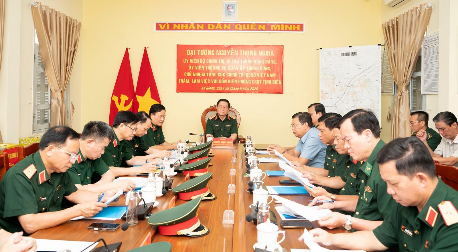 Đại tướng Nguyễn Trọng Nghĩa thăm, làm việc với Đồn Biên phòng Cửa khẩu quốc tế Tịnh Biên