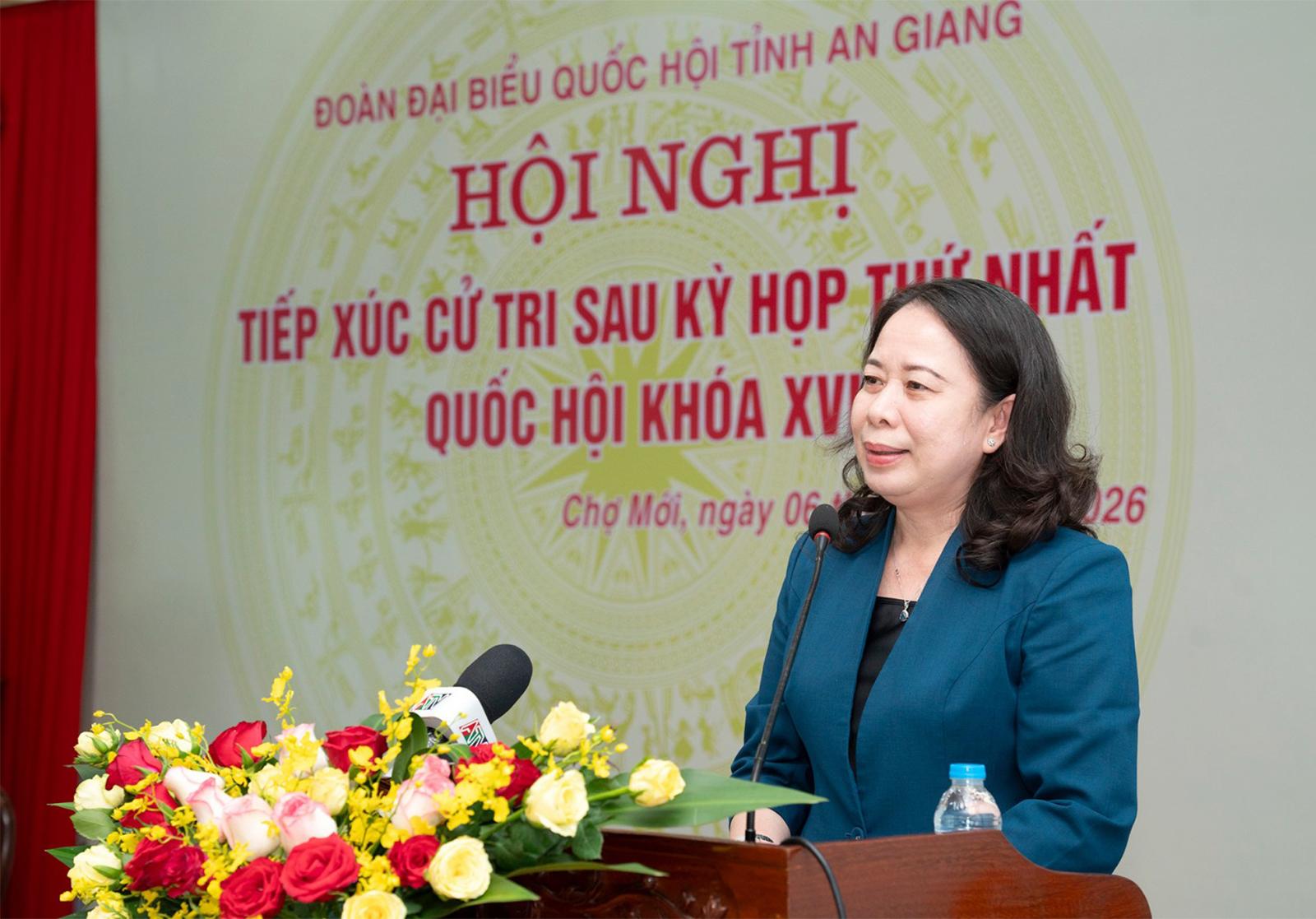 Phó Chủ tịch nước Võ Thị Ánh Xuân tiếp xúc cử tri xã Chợ Mới