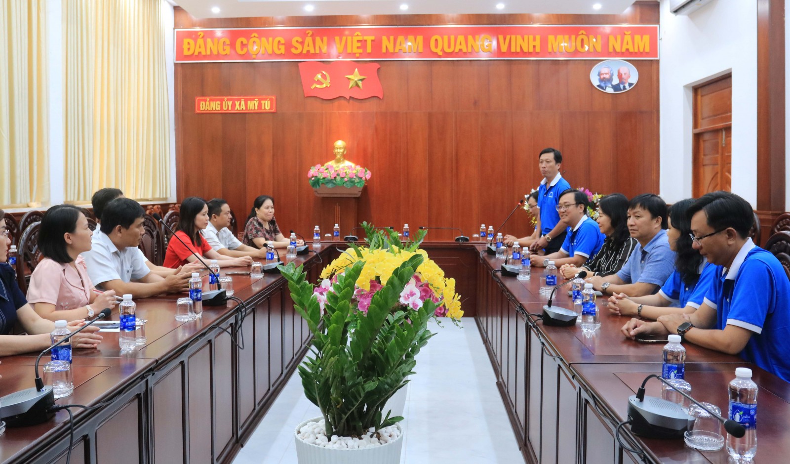 Giao lưu học tập kinh nghiệm giữa 2 Văn phòng Đảng ủy