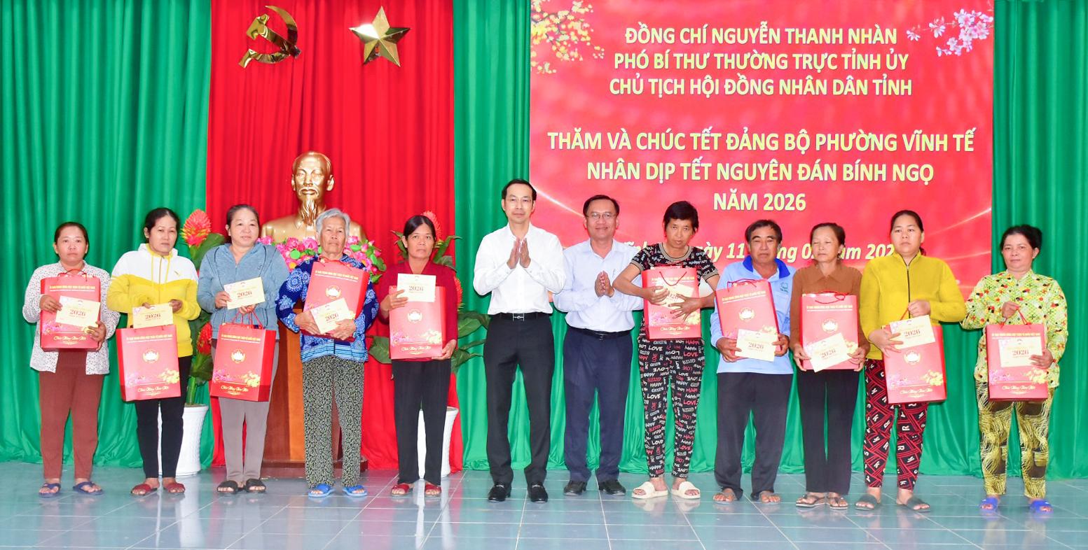 Phó Bí thư Thường trực Tỉnh ủy Nguyễn Thanh Nhàn chúc tết tại 2 phường Châu Đốc và Vĩnh Tế