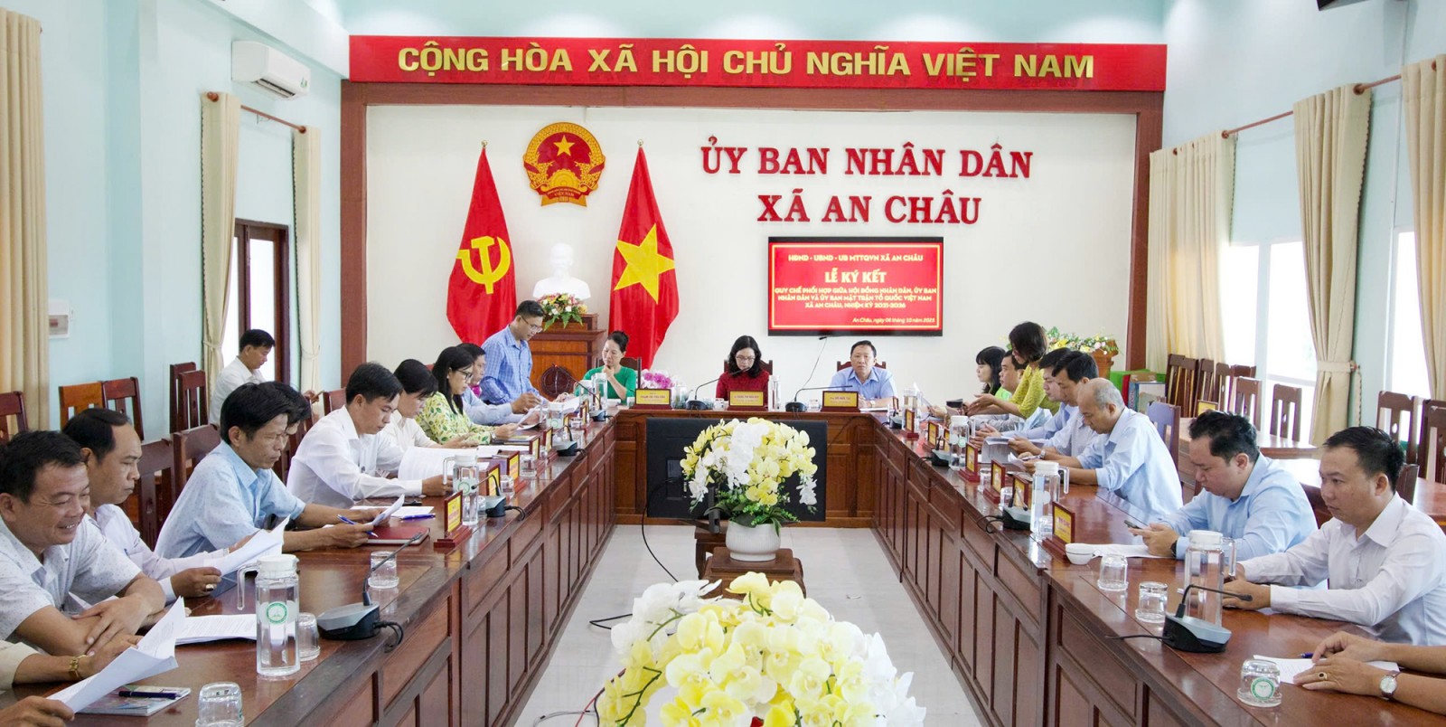 HĐND, UBND và Ủy ban MTTQ Việt Nam xã An Châu ký kết quy chế phối hợp