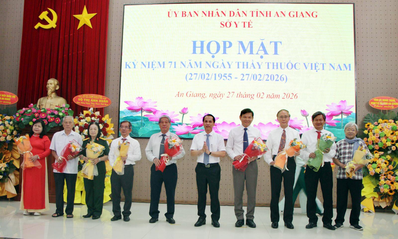 Sở Y tế An Giang họp mặt kỷ niệm 71 năm ngày thầy thuốc Việt Nam