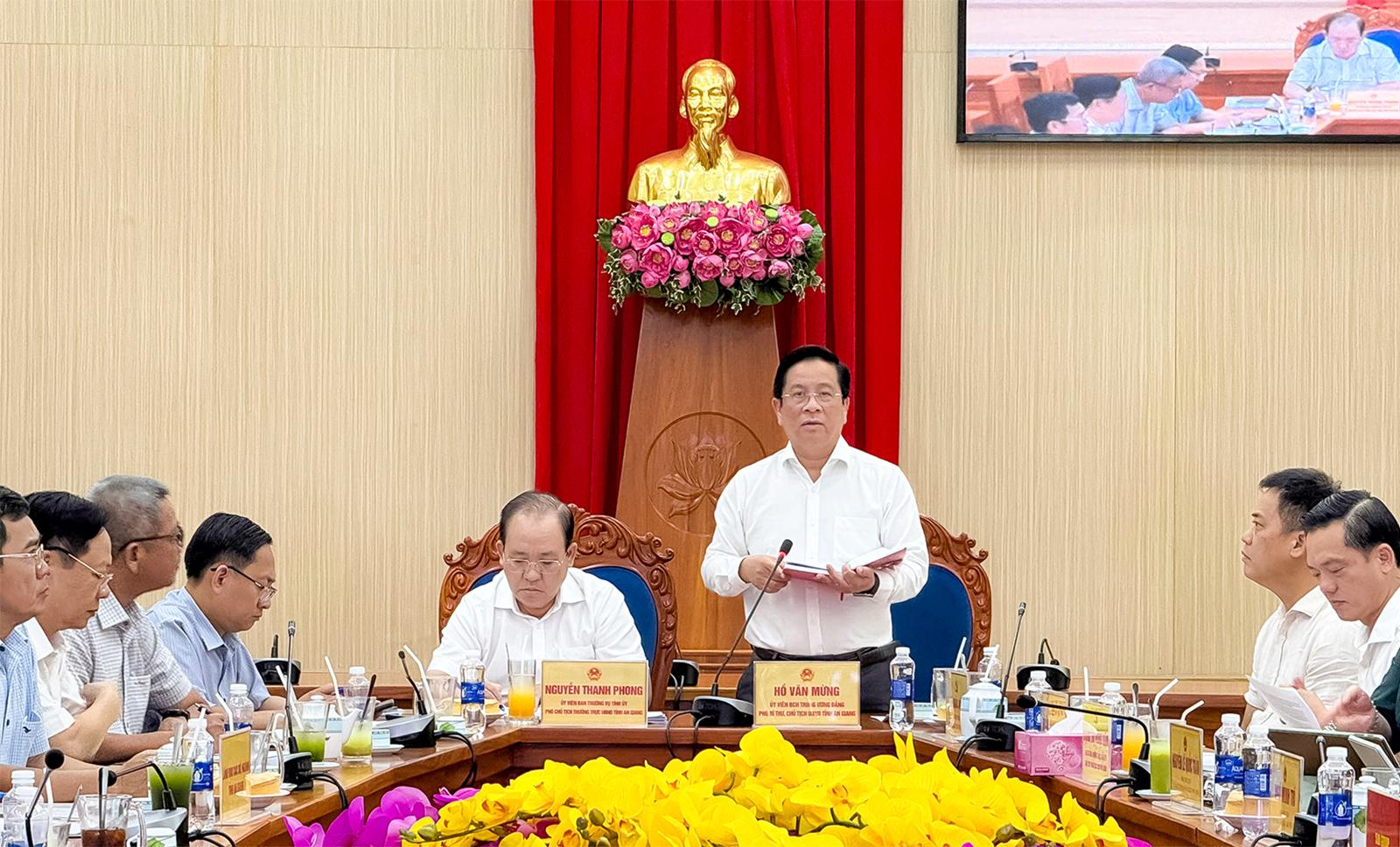 Chủ tịch UBND tỉnh An Giang Hồ Văn Mừng nghe báo cáo tiến độ dự án phục vụ Hội nghị APEC 2027