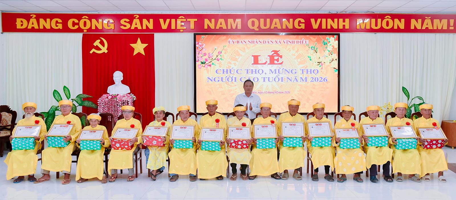 Xã Vĩnh Điều chúc thọ, mừng thọ 159 người cao tuổi