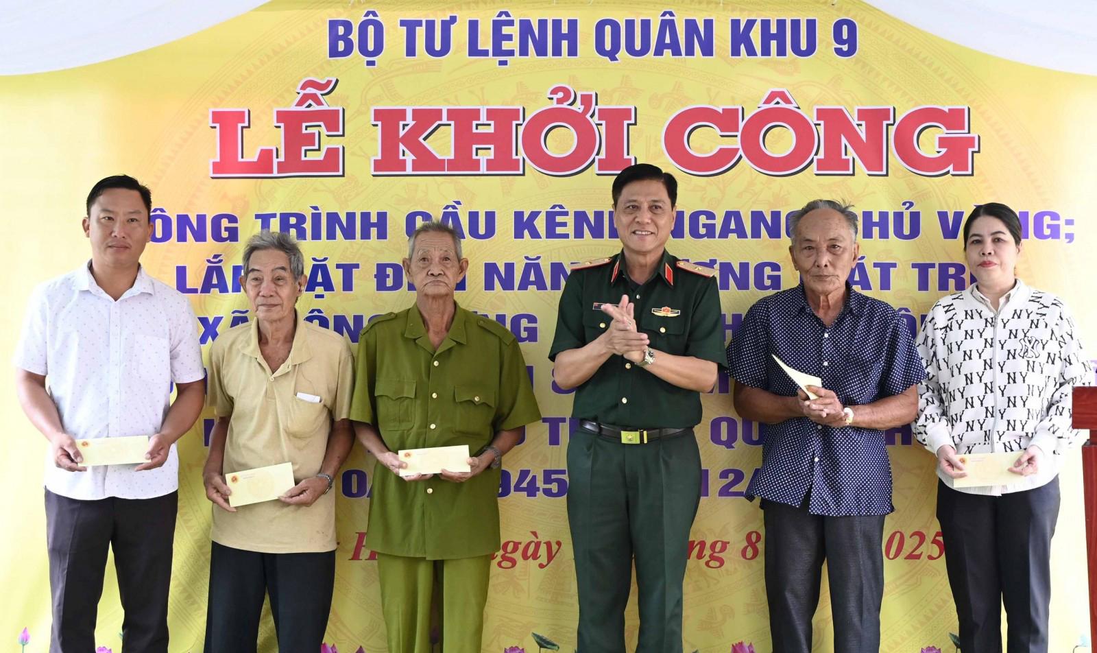 Quân khu 9 hỗ trợ xây dựng cầu tại An Giang