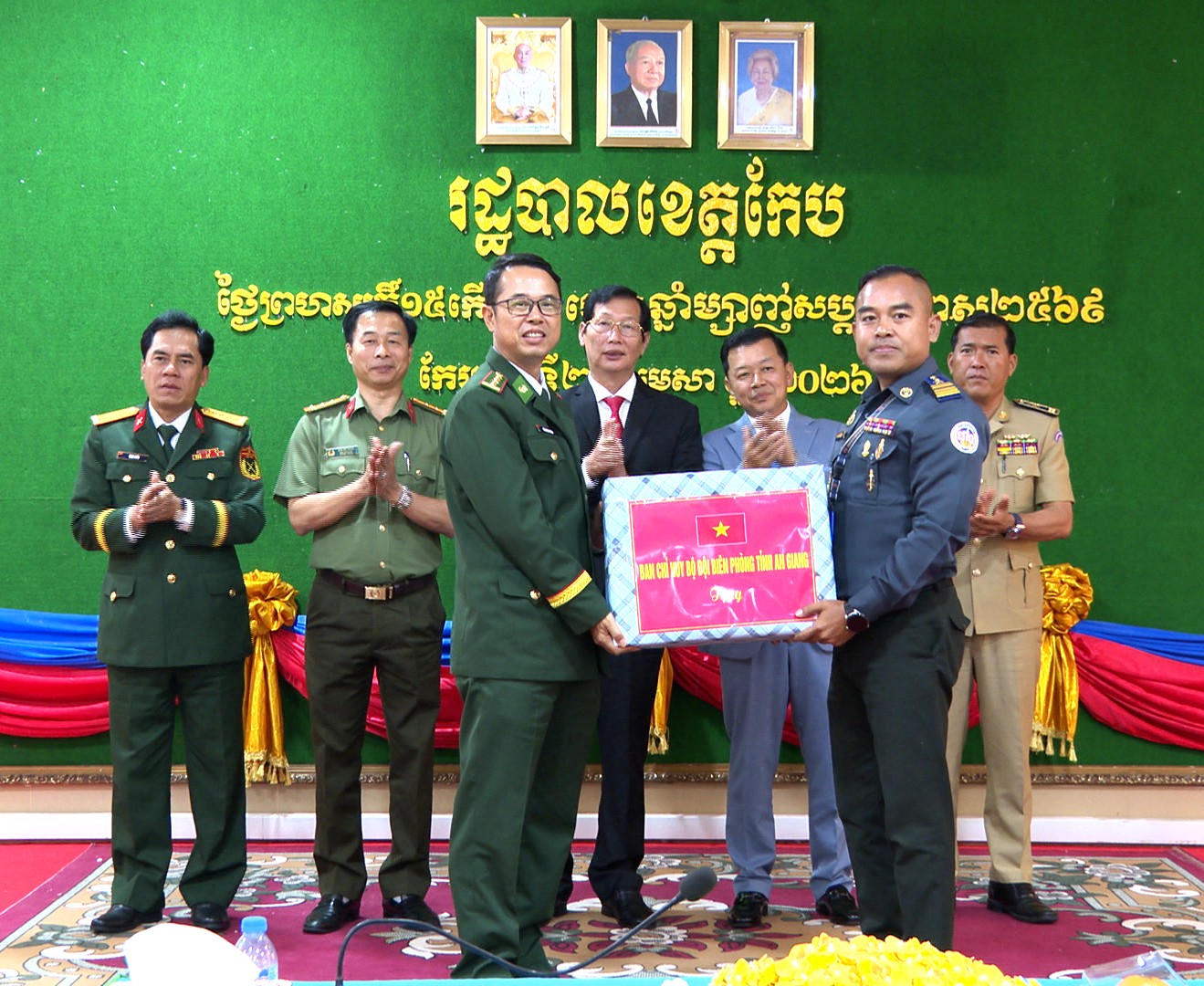 Phó Chủ tịch UBND tỉnh An Giang Lê Văn Phước thăm, chúc Tết Chôl Chnăm Thmây tại tỉnh Kep