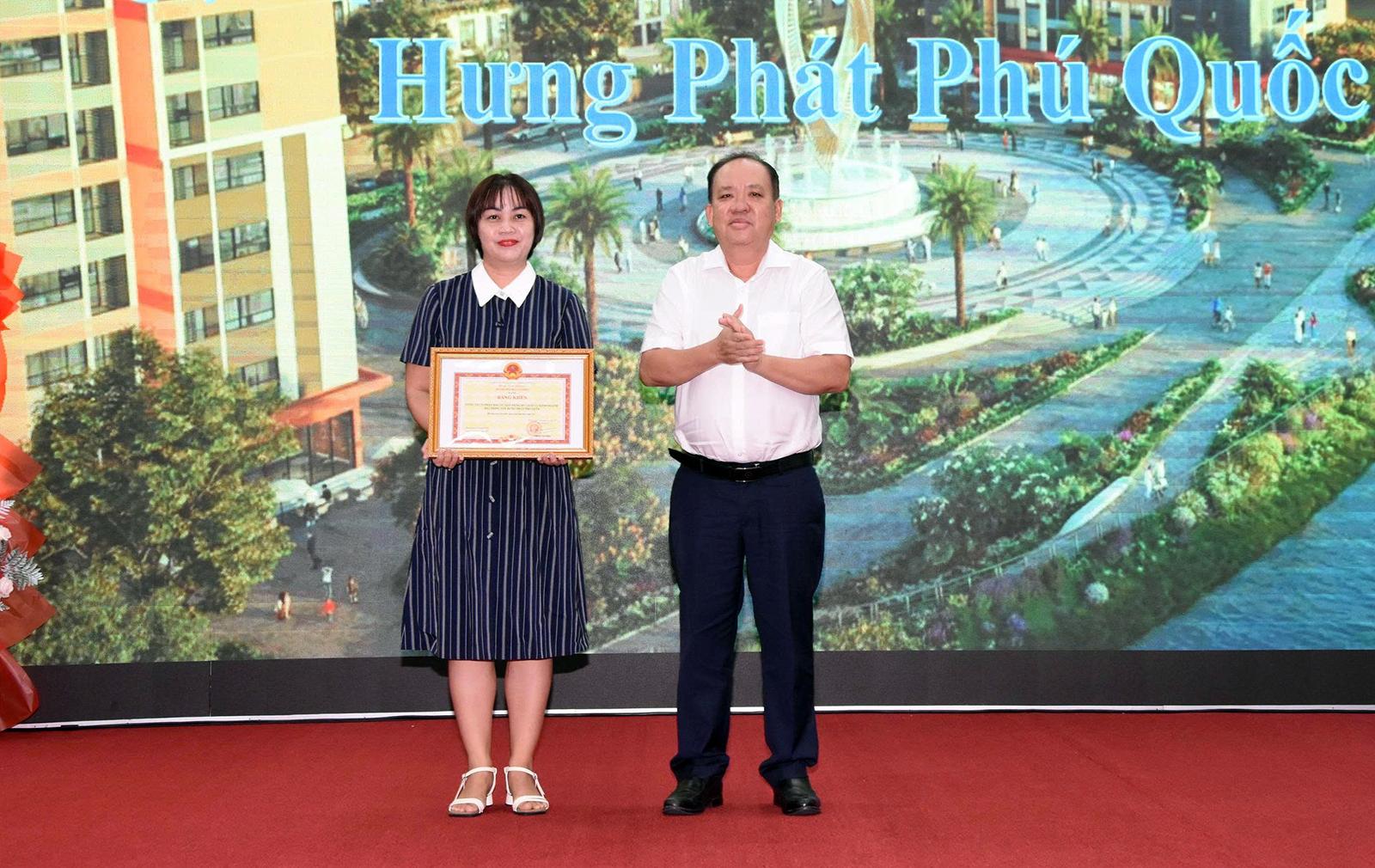 Thuế tỉnh An Giang tôn vinh 260 doanh nghiệp, hộ, cá nhân kinh doanh thực hiện tốt chính sách, pháp luật về thuế