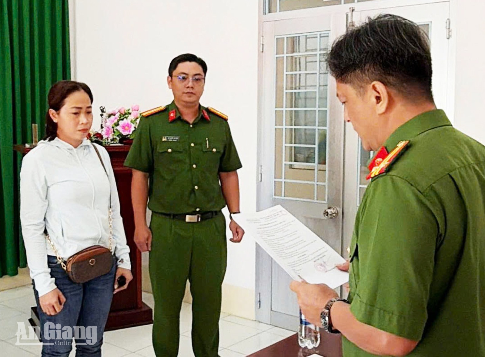 Bắt tạm giam người phụ nữ bị cáo buộc chiếm đoạt 59 tỷ đồng