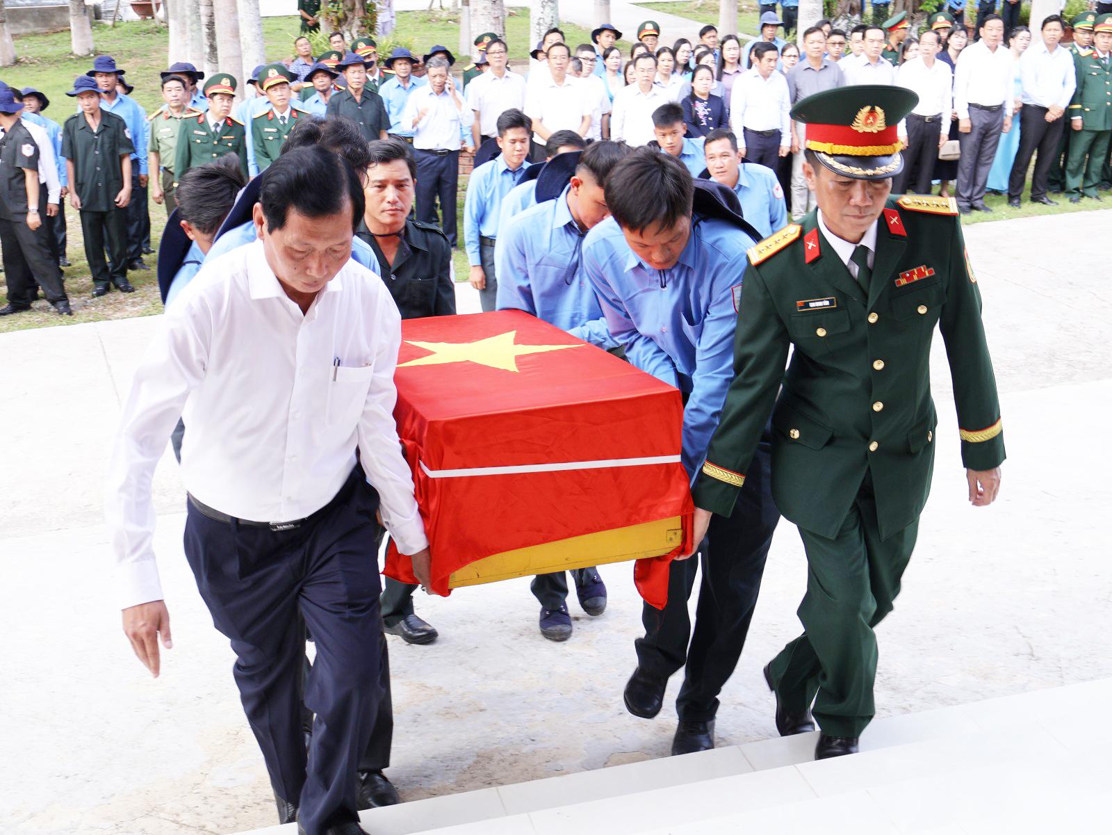 Đón Đội K92, K93 hoàn thành nhiệm vụ quy tập 170 hài cốt liệt sĩ về nước