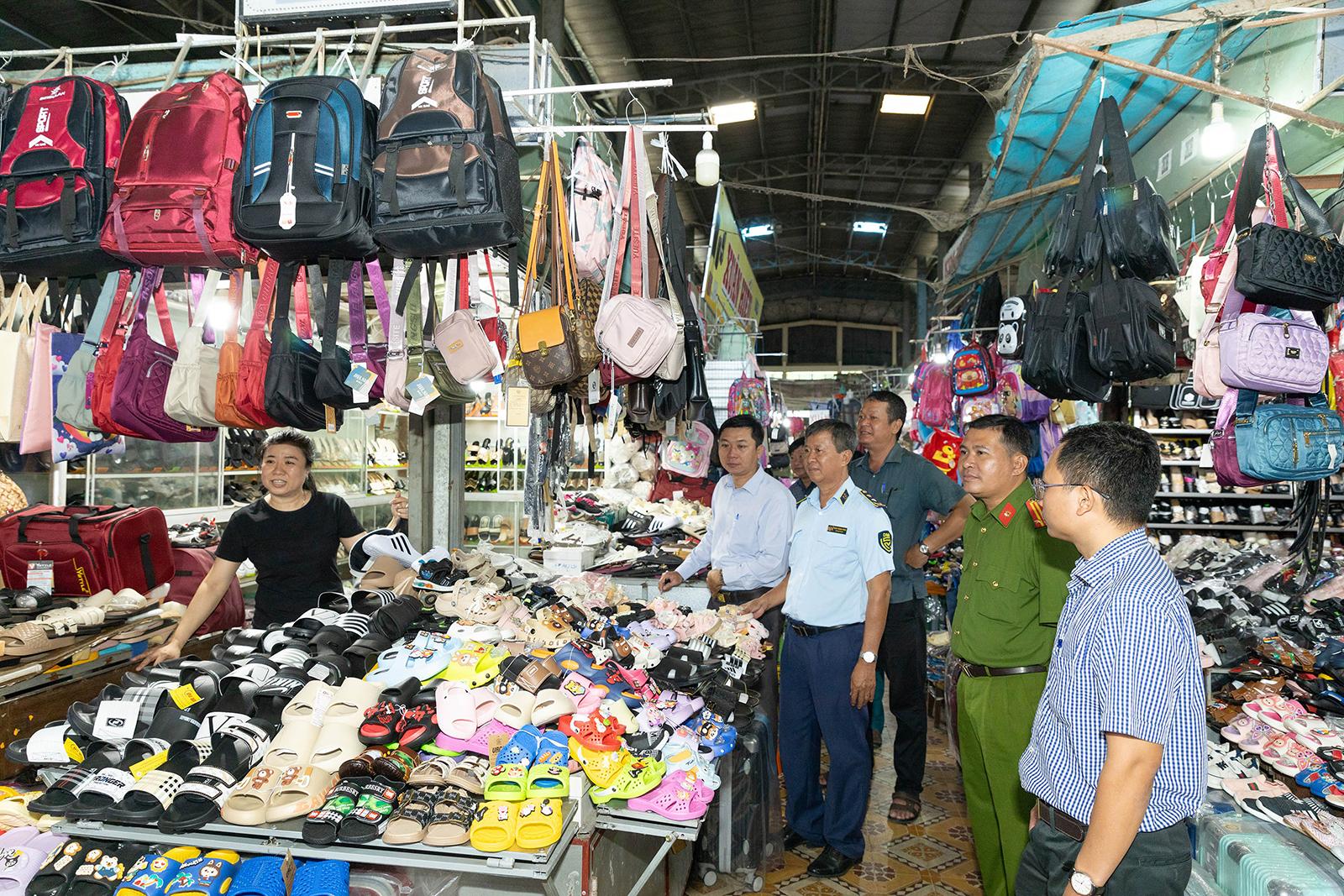 Phường Tân Châu triển khai cao điểm chống buôn lậu, gian lận thương mại