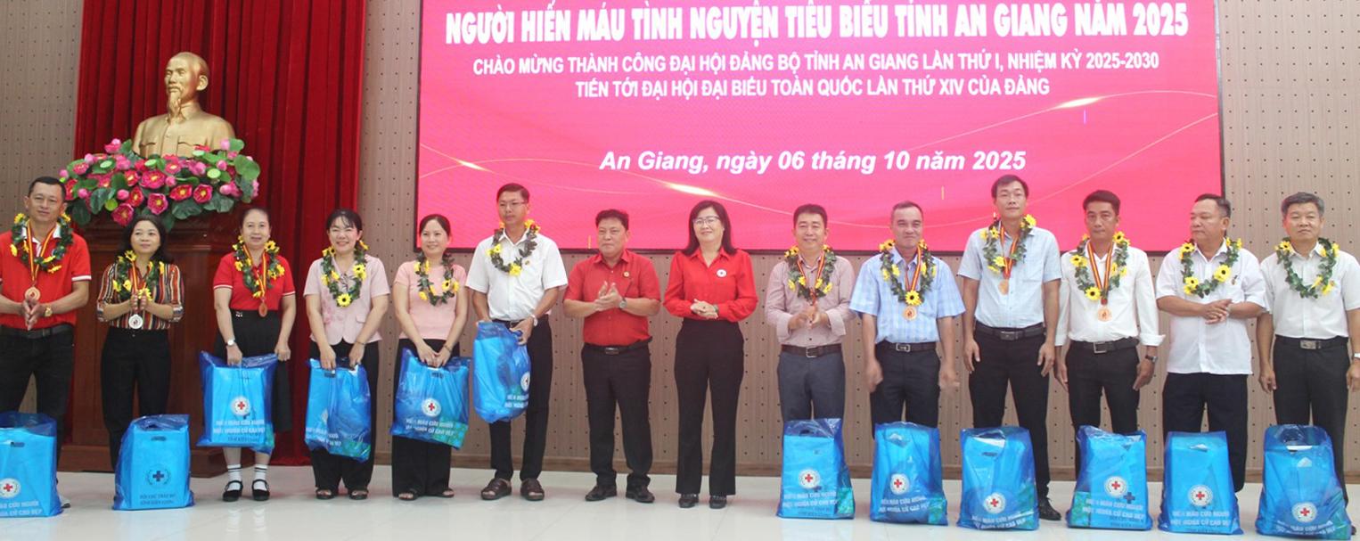 An Giang tôn vinh người hiến máu tiêu biểu năm 2025