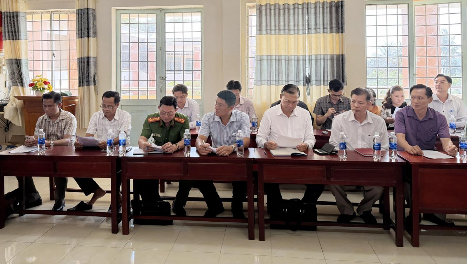 Phó Chủ tịch UBND tỉnh An Giang Lê Trung Hồ làm việc với UBND xã Sơn Hải