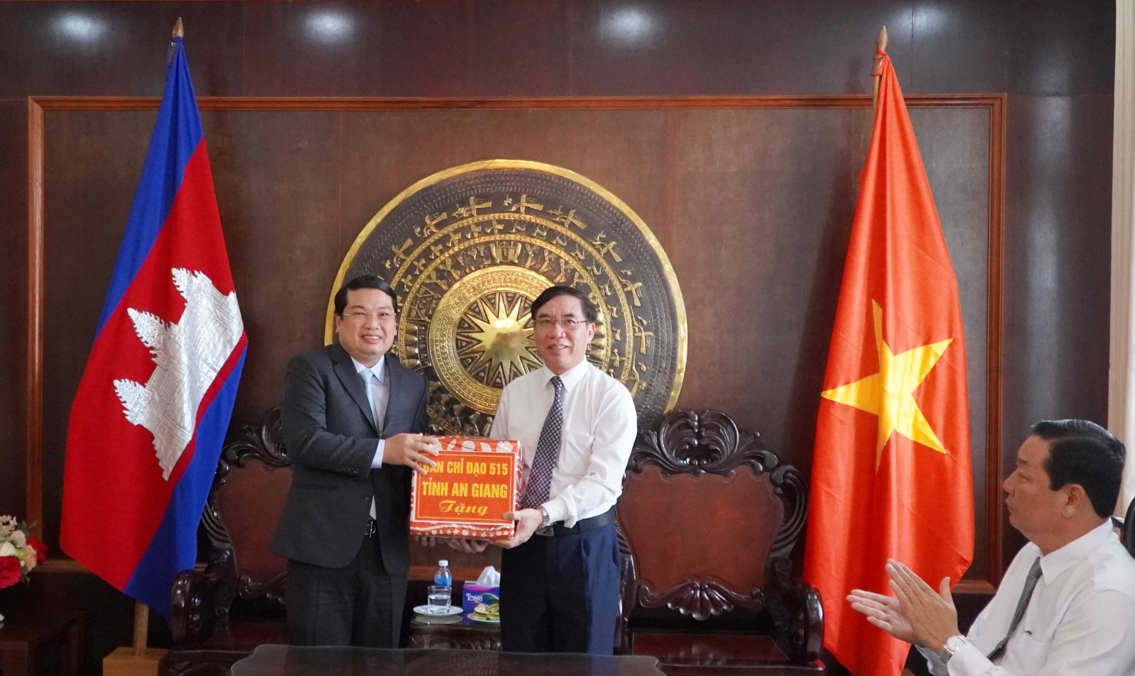 Đoàn công tác tỉnh An Giang thăm Tổng Lãnh sự quán Việt Nam tại tỉnh Preah Sihanouk