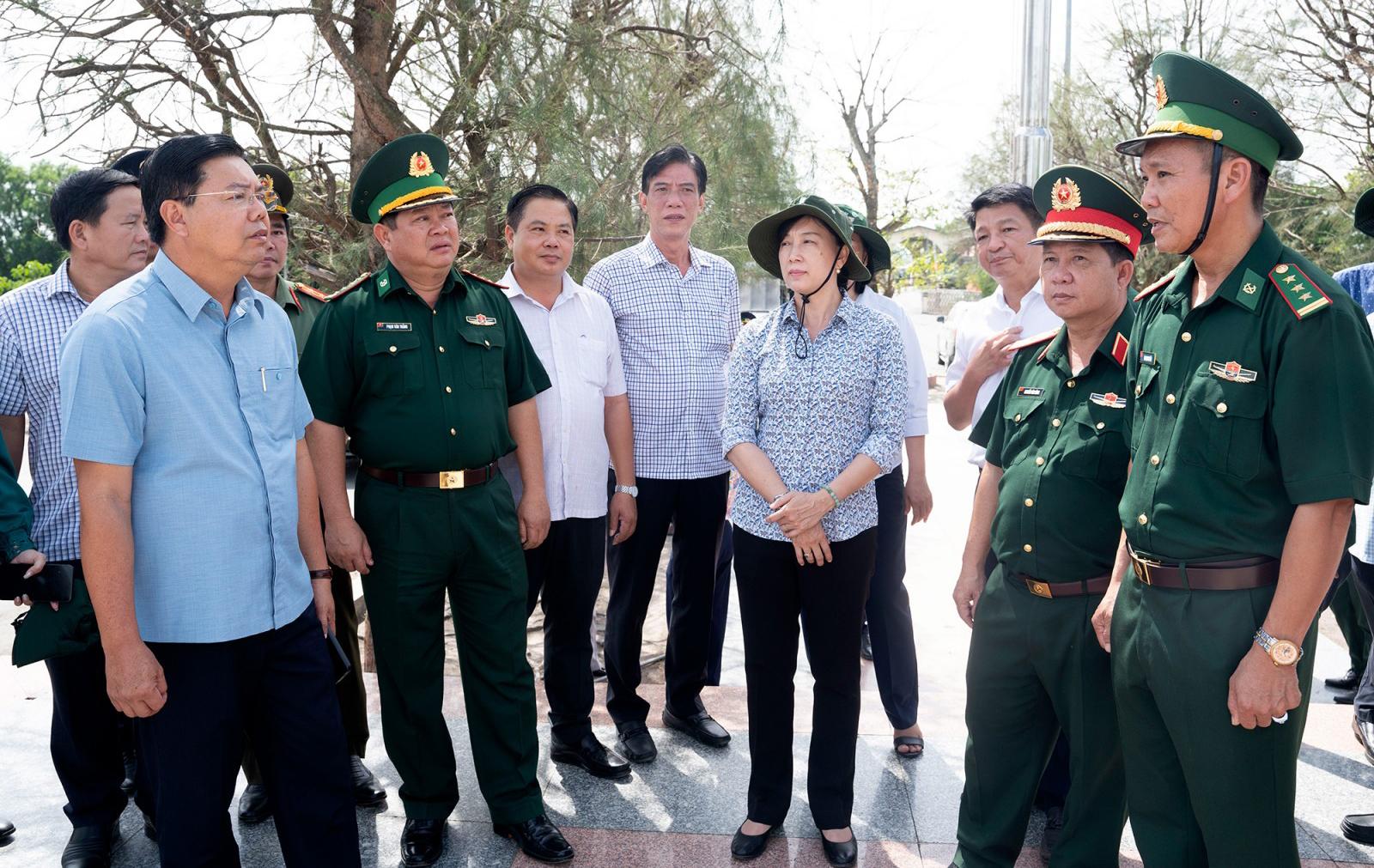 Bí thư Tỉnh ủy An Giang Nguyễn Tiến Hải khảo sát tuyến biên giới hai xã Vĩnh Gia, Ba Chúc và phường Tịnh Biên