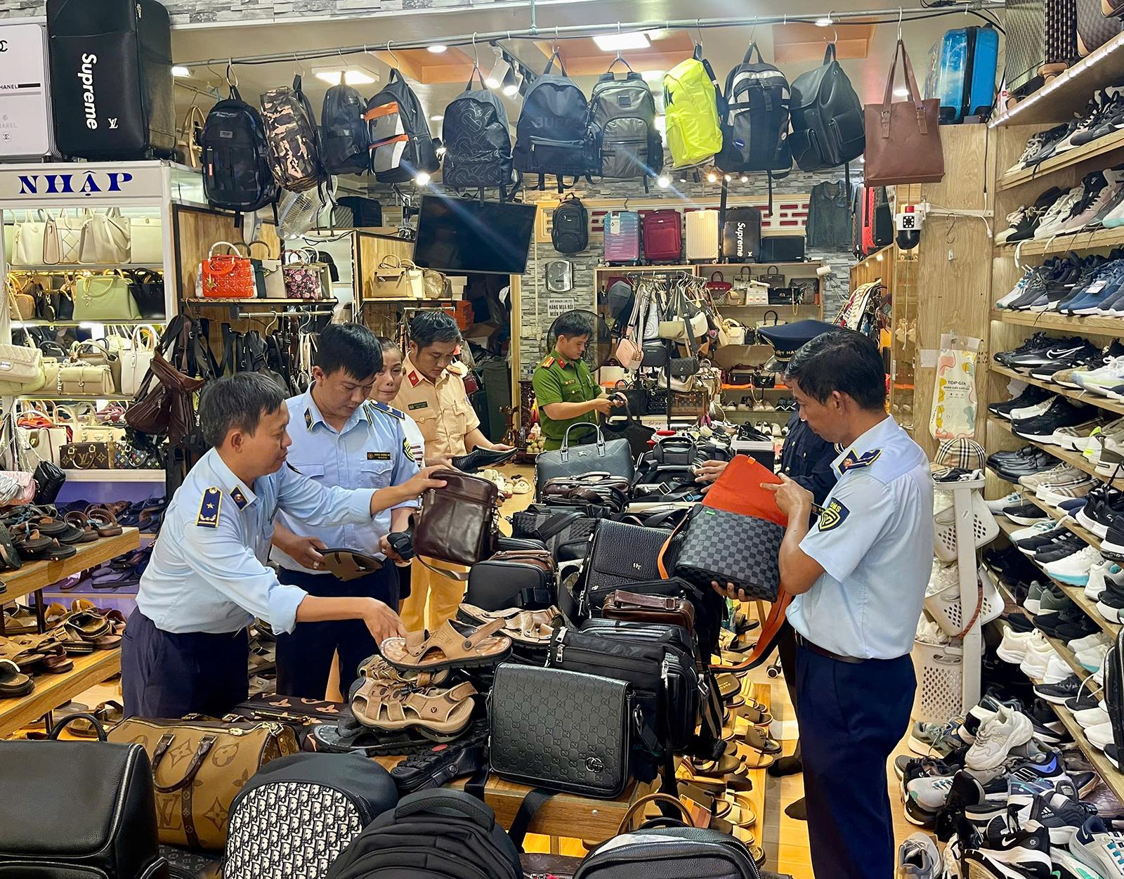 Siết chặt kiểm soát buôn lậu dịp cuối năm