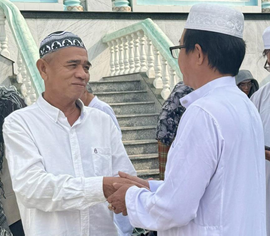 Đồng bào Chăm theo Islam tại xã Châu Phong đón mừng Roya Fithry