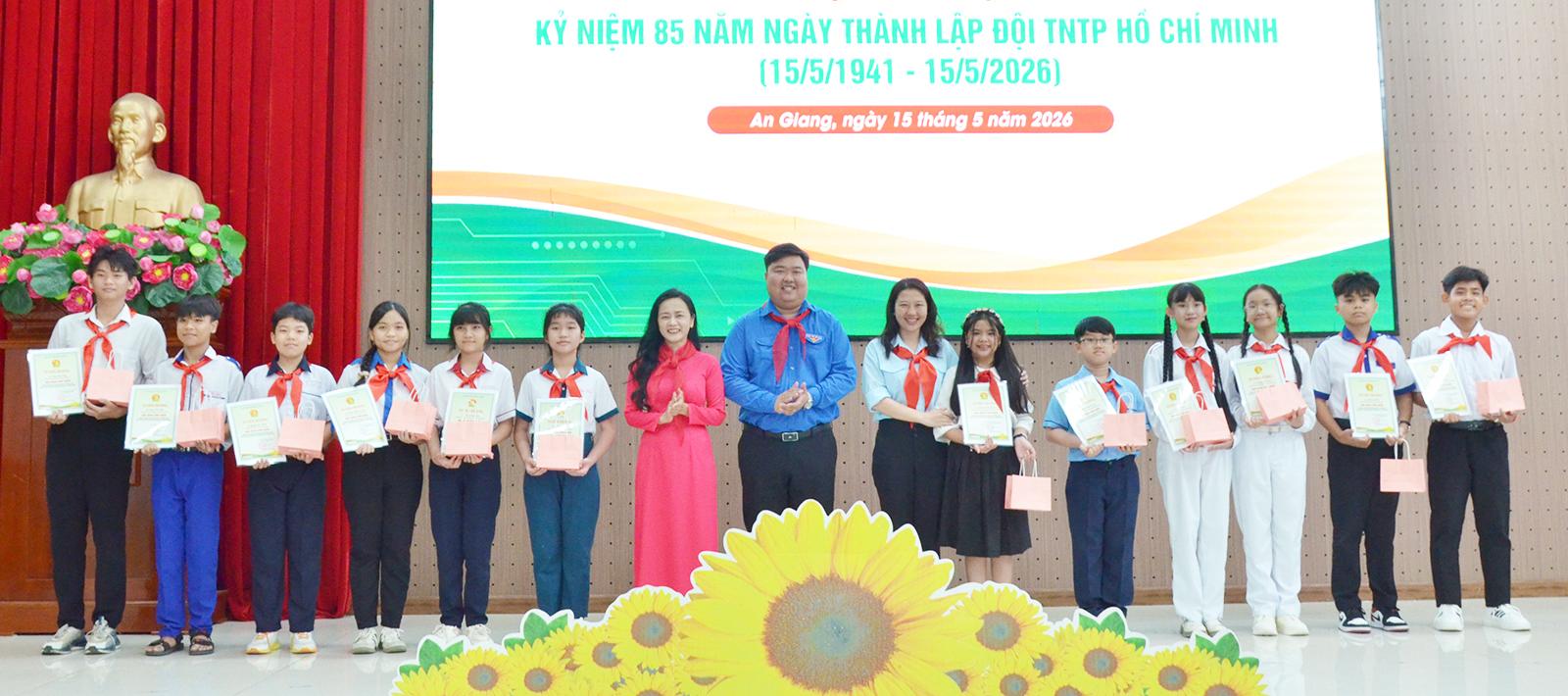 Họp mặt kỷ niệm 85 năm Ngày thành lập Đội Thiếu niên Tiền phong Hồ Chí Minh