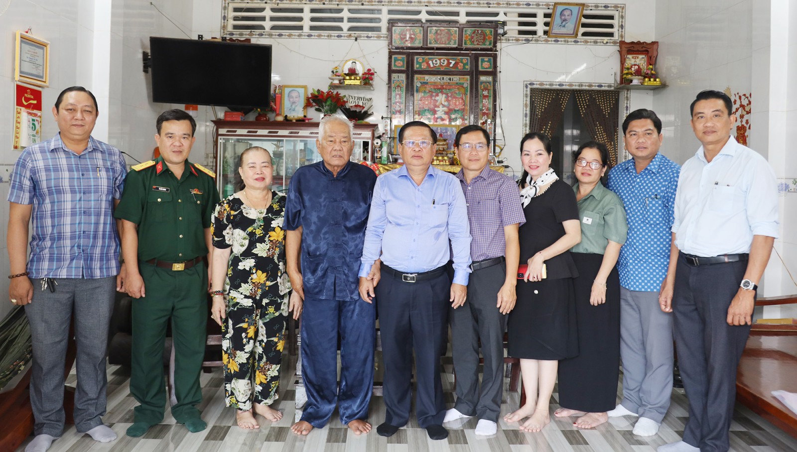 Bí thư Đảng ủy phường Rạch Giá Mai Hoàng Khởi chúc tết phường Vĩnh Thông, xã Tân Hội