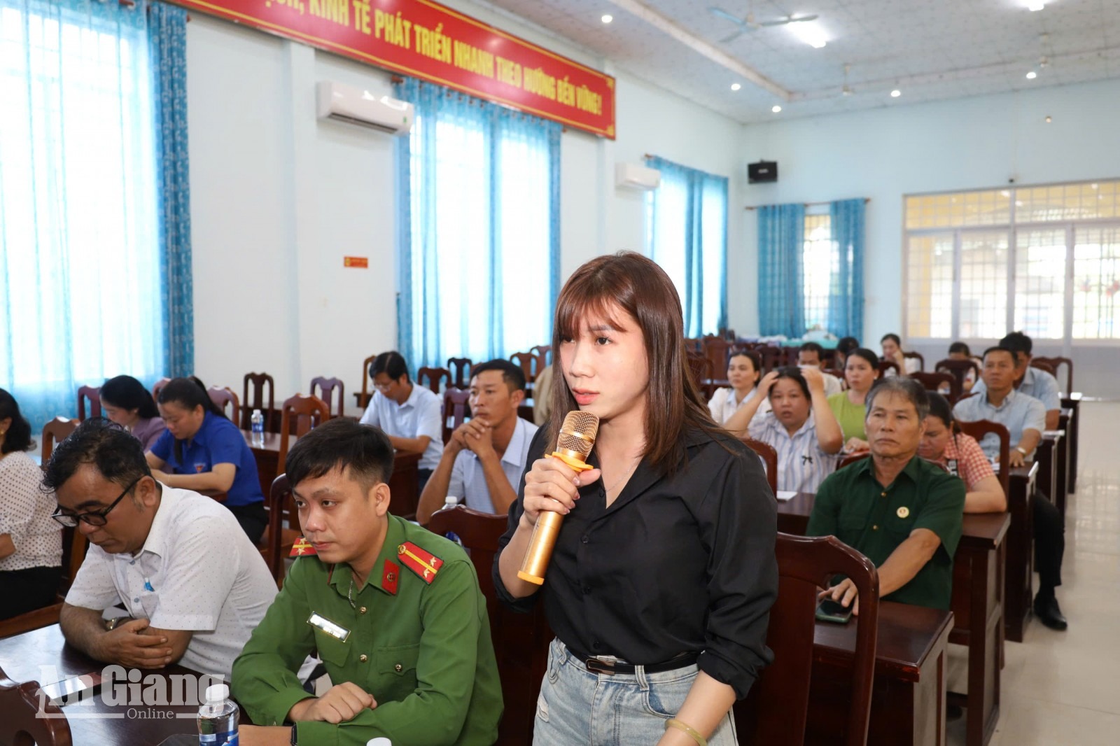 Hòa Điền đối thoại, tháo gỡ khó khăn sản xuất cho người dân