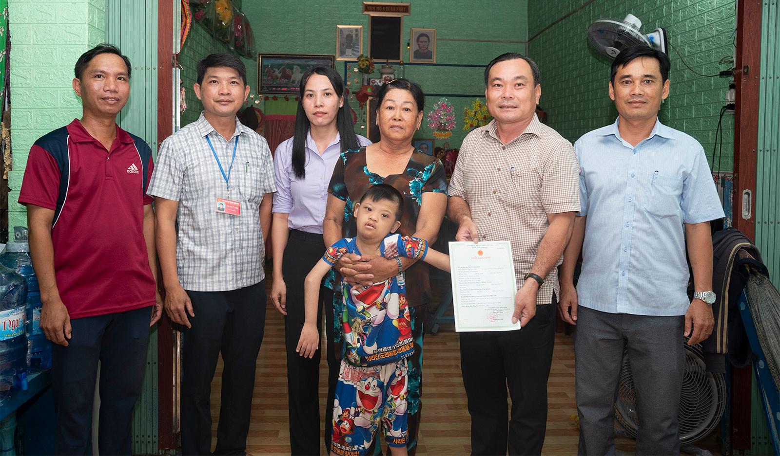 Chính quyền xã gần dân