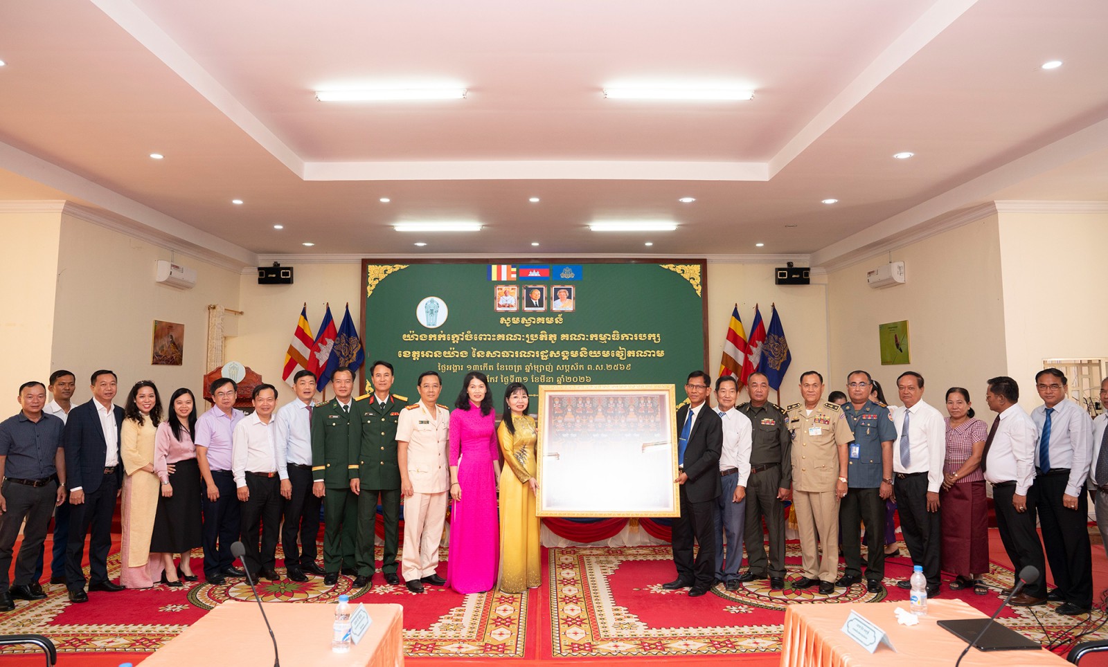 Phó Bí thư Tỉnh ủy, Chủ tịch Ủy ban MTTQ Việt Nam tỉnh An Giang Trần Thị Thanh Hương chúc Tết Chôl Chnăm Thmây tại tỉnh TaKeo