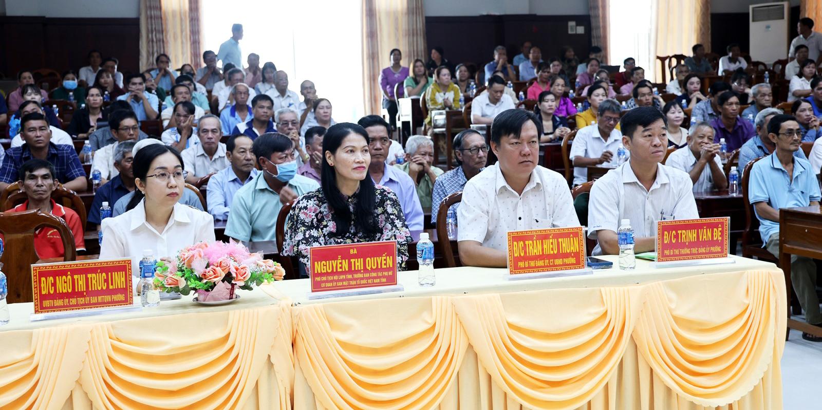 Ứng cử viên đại biểu Quốc hội khóa XVI tiếp xúc cử tri hai phường Tịnh Biên, Thới Sơn