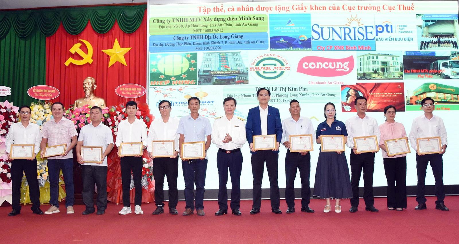 Thuế tỉnh An Giang tôn vinh 260 doanh nghiệp, hộ, cá nhân kinh doanh thực hiện tốt chính sách, pháp luật về thuế