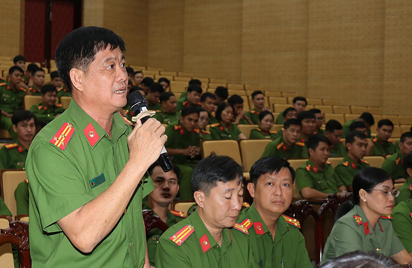 Công an phường Vĩnh Tế và xã Tri Tôn phát biểu ý kiến