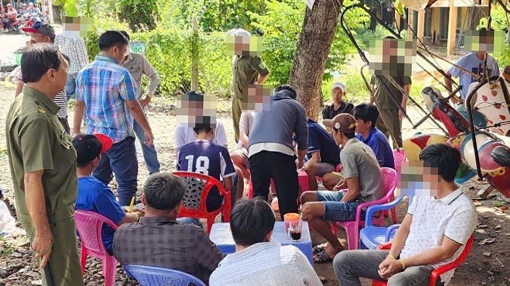 Công an xã Mỹ Đức bắt quả tang vụ đá gà qua mạng ăn thua bằng tiền