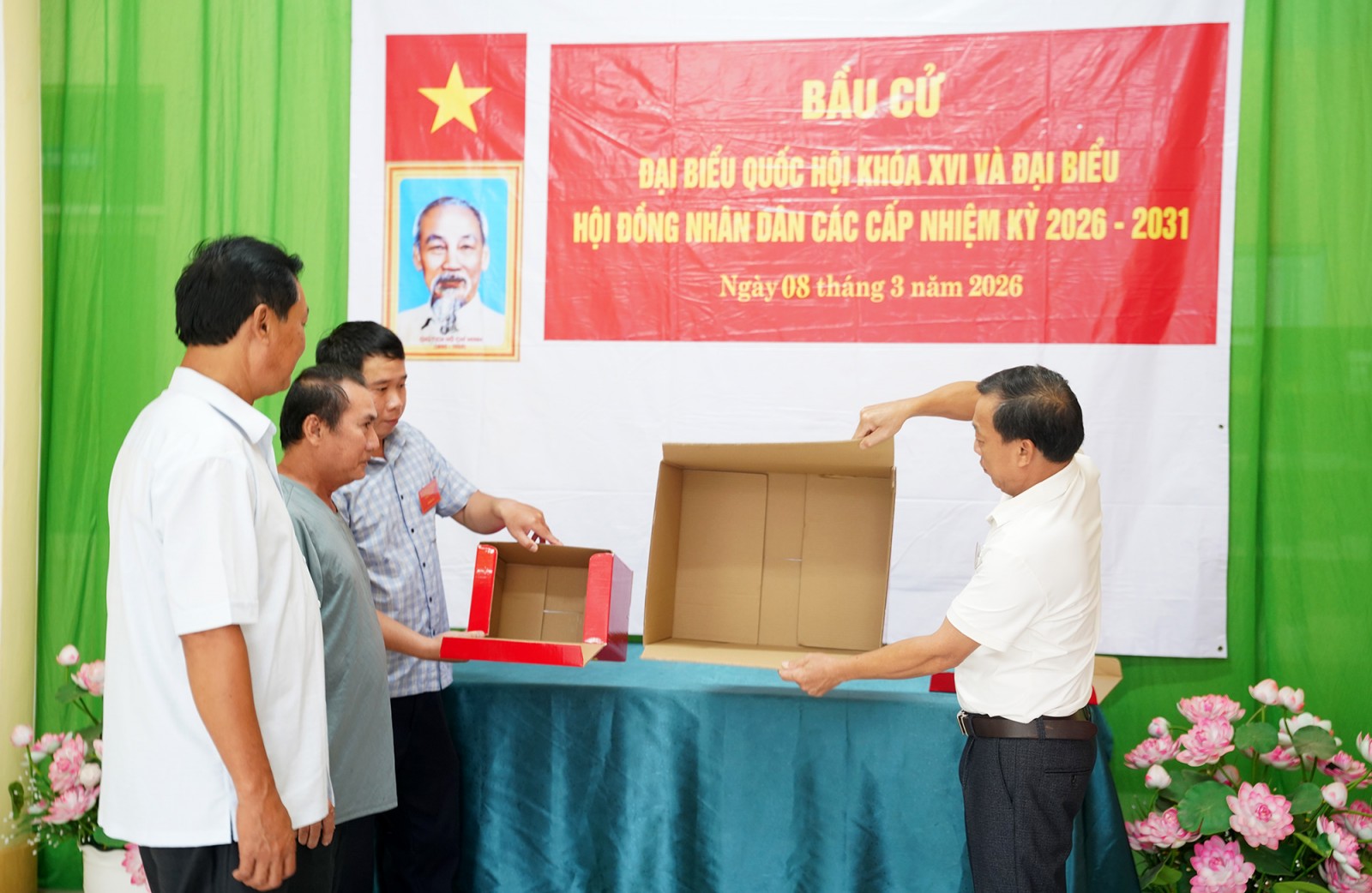 Cử tri đặc khu Thổ Châu đi bầu cử sớm