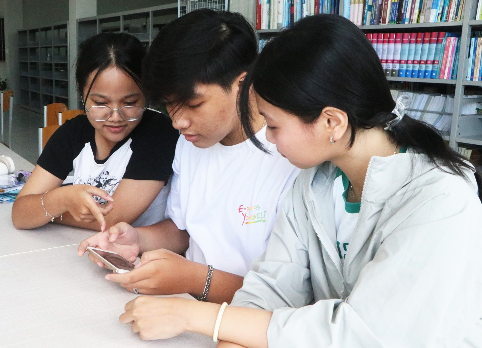 Ca khúc cách mạng hút khán giả trẻ