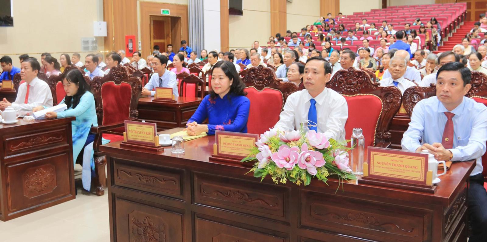 Đại biểu tham dự lễ