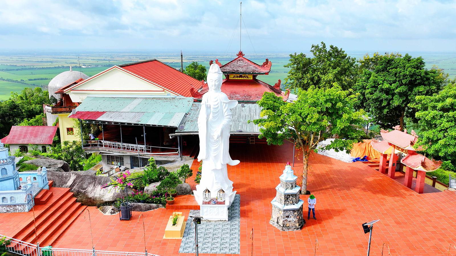Về miền cổ vật