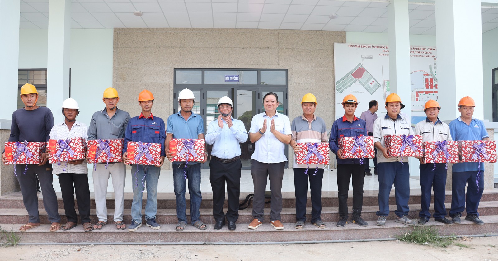 Chủ tịch UBND tỉnh An Giang Hồ Văn Mừng thăm các công trình trọng điểm