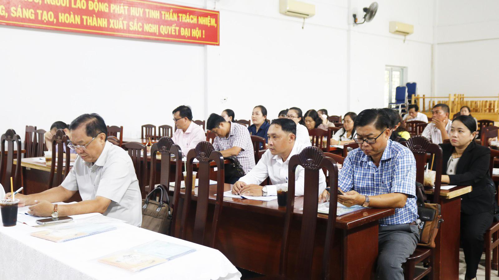 Bồi dưỡng kỹ năng tuyên truyền, vận động, tư vấn pháp luật cho cán bộ cơ sở