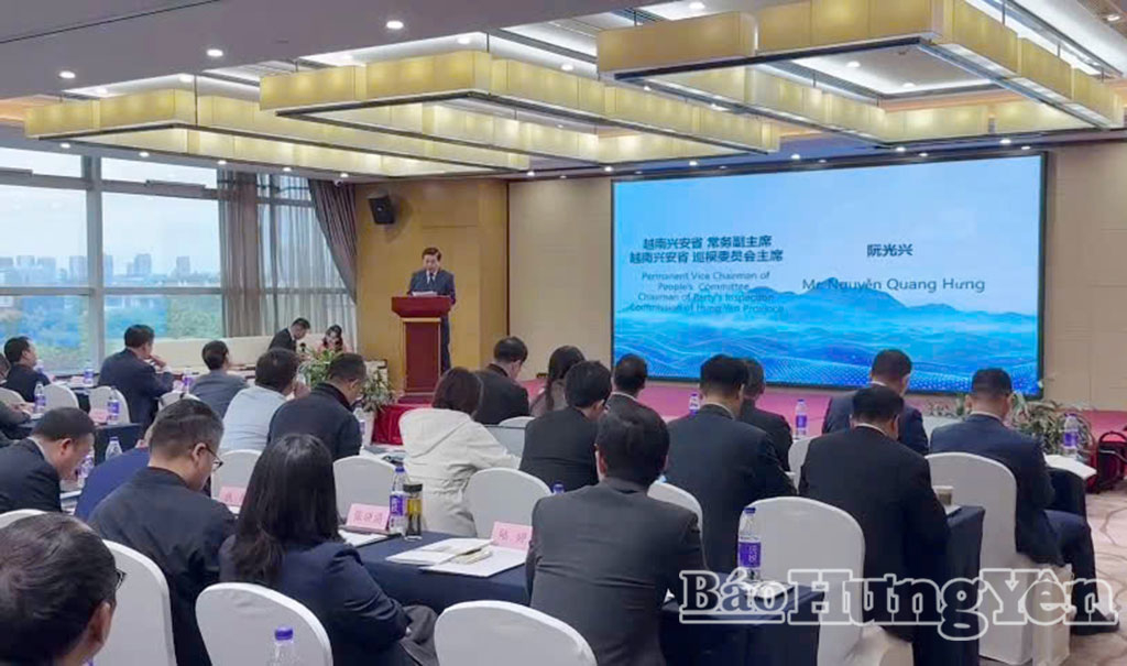 Đồng chí Nguyễn Quang Hưng, Ủy viên Ban Thường vụ, Chủ nhiệm Ủy ban Kiểm tra Tỉnh ủy, Trưởng đoàn công tác phát biểu tại hội nghị.