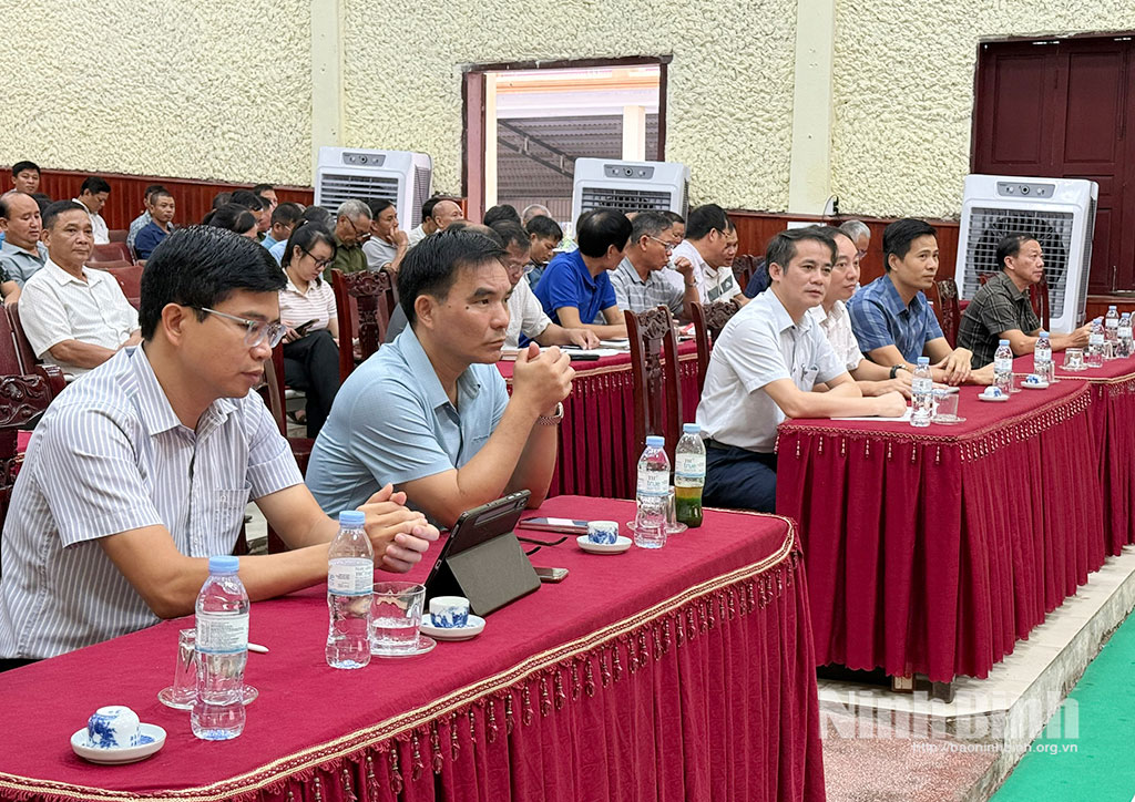 Các đại biểu dự hội nghị.